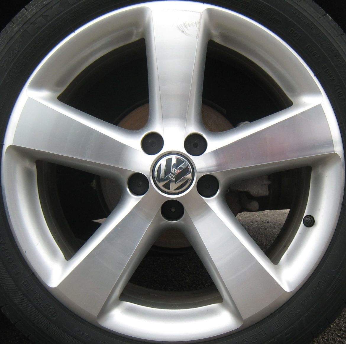25b Volkswagen 1200 Beetle Grey Plastic Tyres 
