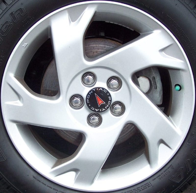 2009 pontiac vibe tire size